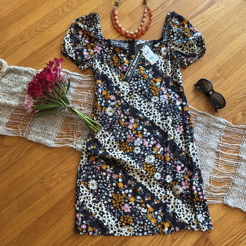 🩷 Tilly’s “Others Follow” Brand New w/Tags Pretty Floral Shirt-Sleeved Dress S!